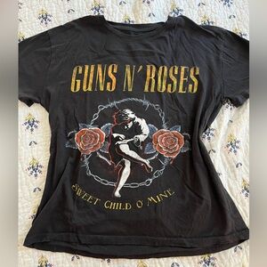 Vintage looking Guns N’ Roses tee!